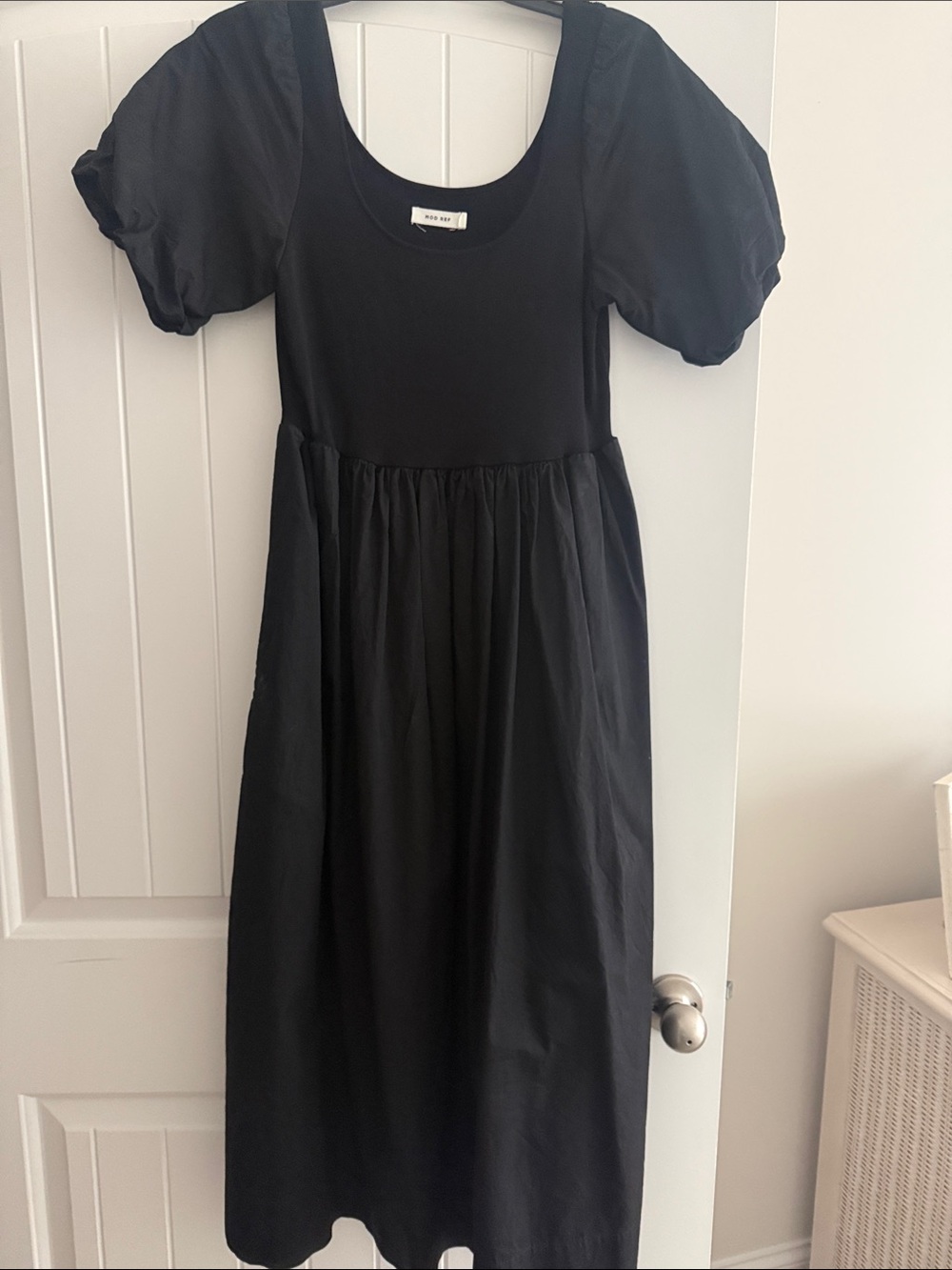 Mod Ref Black Puff Sleeve Midi Dress